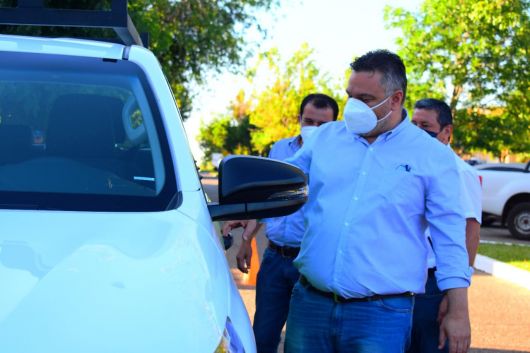 El intendente JuanCa Alvarez entregó nueva camioneta a la Dirección de Energía
