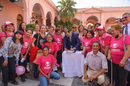 El gobernador Valdés firmó la promulgación de la Ley de Paridad de Género
