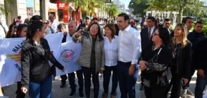 <p>Valdés y Bullrich caminaron por Corrientes y recibieron apoyo ciudadano</p>
