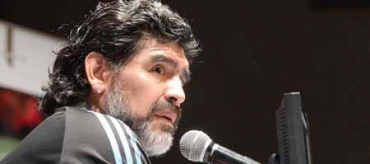 Maradona dio indicios de cómo puede ser el equipo del debut