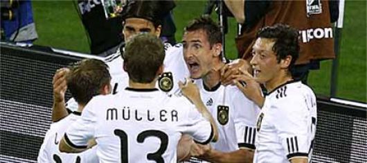Alemania aplasta 4-0 a Australia haciendo gala de un fútbol vistoso y efectivo