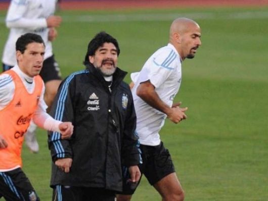 Maradona probó con y sin Verón para enfrentar a México
