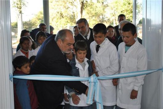 El gobernador inauguró una escuela y anunció obras para San Lorenzo