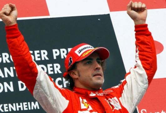 Alonso ganó en Alemania con polémica