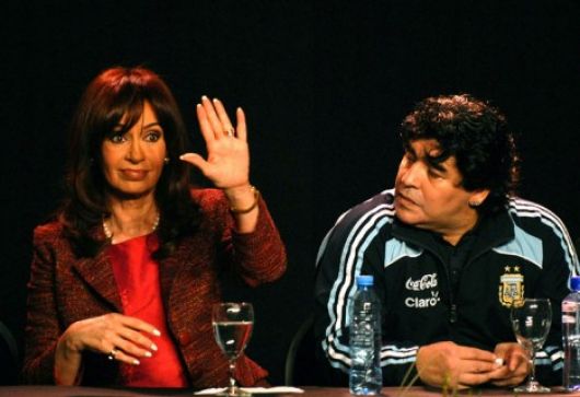 El Gobierno, lejos de Maradona