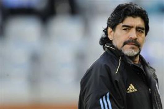 La AFA decidió por unanimidad no renovarle a Maradona