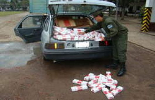 Gendarmería secuestró 7 mil atados de cigarrillos truchos y una 4x4 con documentación falsa