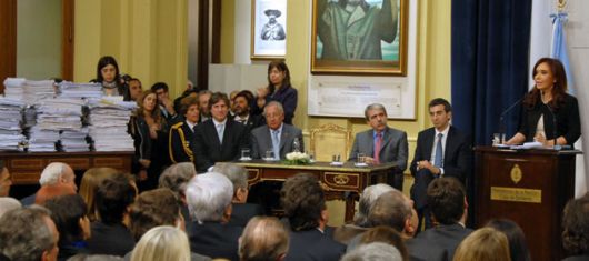 Ley "de utilidad pública" para Papel Prensa y acciones judiciales contra Clarín y La Nación