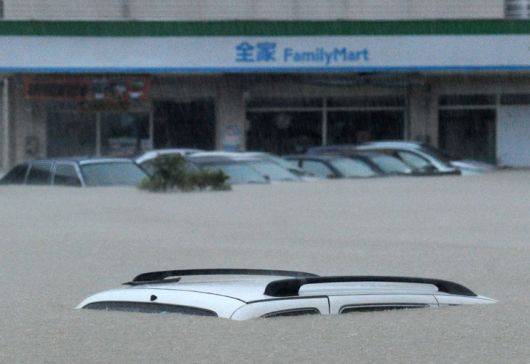 Miles de evacuados por el tifón "Megi"
