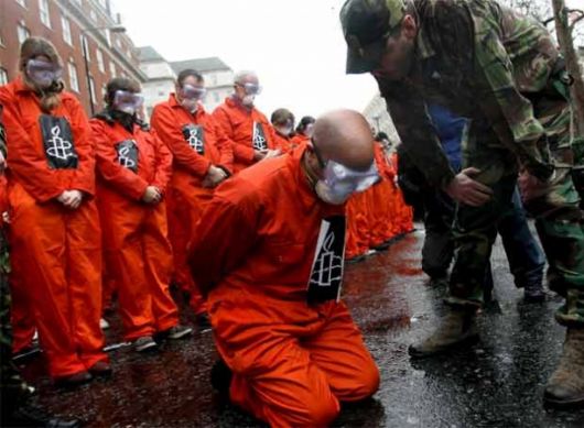 Vía Wikileaks reconstruyen la mayor vergüenza del Pentágono: Guantánamo