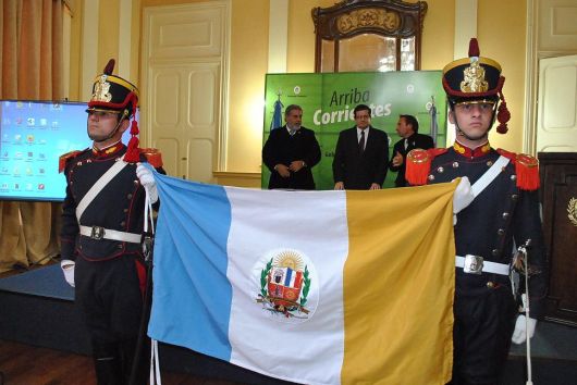 Presentaron oficialmente la Bandera de Yapeyú en la Casa de Gobierno