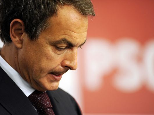 El diario "El País" pide la renuncia de Zapatero