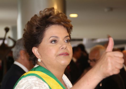 Dilma: 1 año en el poder, aprobación alta y 7 despedidos
