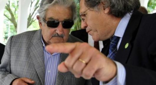 Debate en Uruguay por el canal Martín García