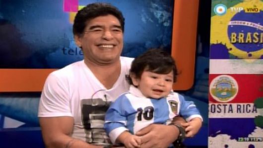 Maradona se mostró por primera vez con su hijo