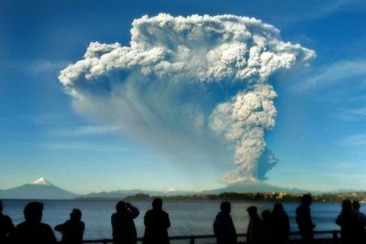 Chile: el volcán Calbuco disminuyó su actividad, pero no descartan nuevas erupciones