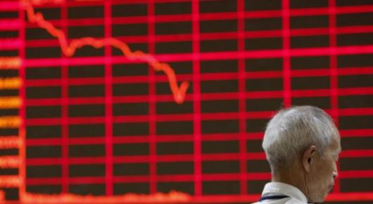 Derrumbe de la Bolsa de Shanghai: China tambalea