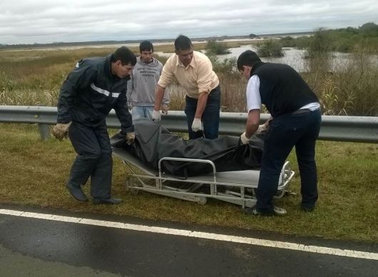 Encuentran un cadáver tirado al río Miriñay