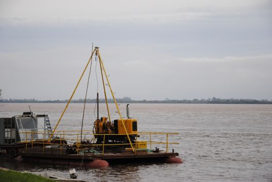 Consorcio PI analiza el lecho del Río Uruguay para el puente Internacional