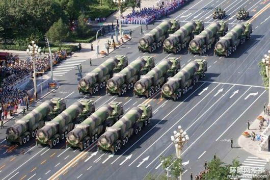 China lleva misiles intercontinentales DF-41 a la frontera con Rusia 
