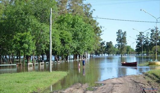 El río Uruguay avanza en varias comunas