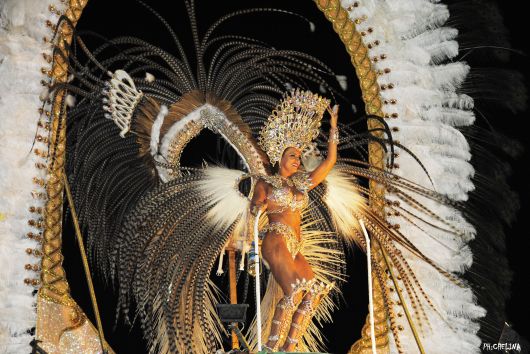 El Carnaval Artesanal del País vivió una noche inolvidable 