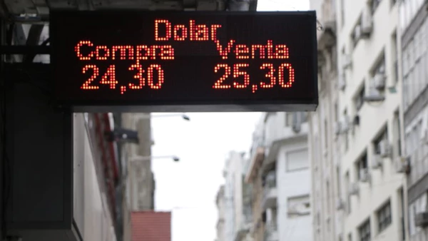 El dólar subió 7% y superó los 25 pesos en los bancos de la City porteña 