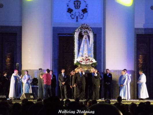 Una multitud saludó a la Virgen de Itatí e iniciaron los actos centrales 