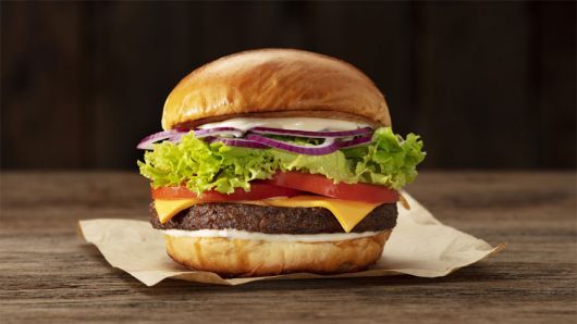Se viene la hamburguesa "4.0", hecha con pura inteligencia artificial y sin carne
