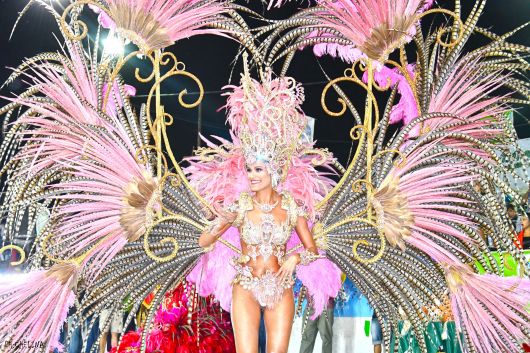 La reina del Carnaval Artesanal del País 2020 es Julia Carlino de Orfeo
