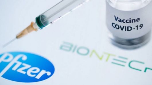 Pfizer detalla planes de estudio de terceras dosis contra cepas del Covid
