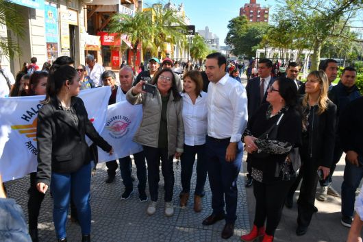 Valdés y Bullrich caminaron por Corrientes y recibieron apoyo ciudadano

